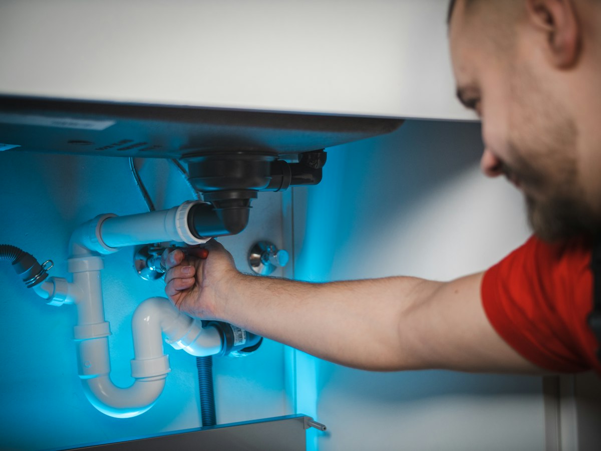 Illustration of a moisture scanner locating a leak behind wall tiles